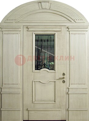 Белая входная дверь массив со стеклом и ковкой ДА-49 во Владимире