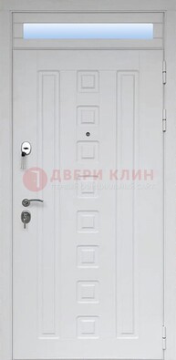 Белая металлическая дверь с фрамугой для коттеджа ДФГ-21 во Владимире