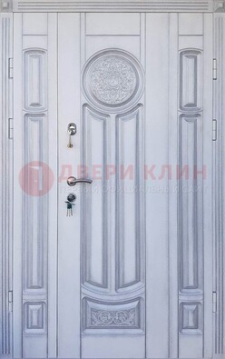 Белая двухстворчатая дверь с массивом дуба ДМД-72 во Владимире