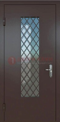 Темная металлическая дверь с решеткой и стеклом ДС-7 во Владимире