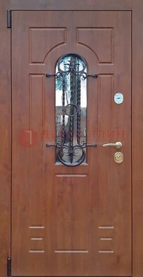 Темная железная дверь со стеклом и ковкой в коричневом цвете ДСК-154 во Владимире