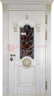 Белая железная дверь со стеклом и ковкой для кирпичного дома ДСК-155 во Владимире