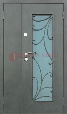 Двухстворчатая железная дверь со стеклом и ковкой ДСК-40 во Владимире