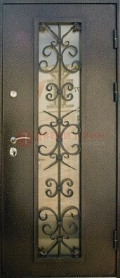 Входная дверь Дверь со стеклом и ковкой черного цвета ДСК-76 для веранды во Владимире