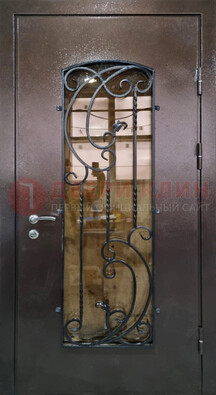 Металлическая дверь со стеклом и ковкой ДСК-95 для магазина во Владимире