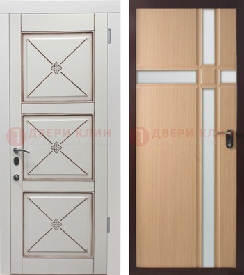 Белая уличная дверь с зеркальными вставками внутри ДЗ-94 во Владимире